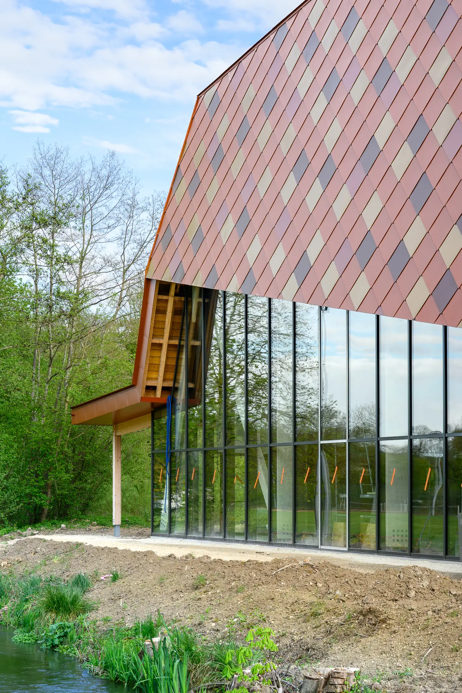 Photo de suivi de la construction de la nouvelle salle polyvalente d'Estissac, photographies d'architecture prise par Cyril Bécard