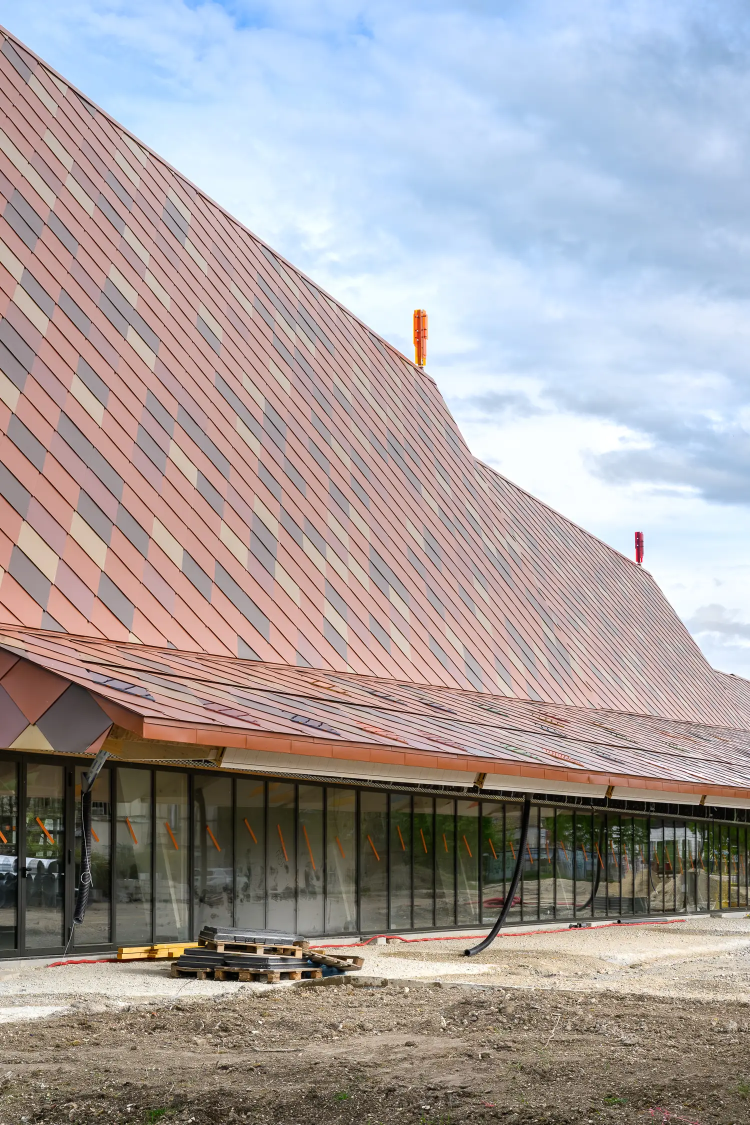 Photo de suivi de la construction de la nouvelle salle polyvalente d'Estissac, photographies d'architecture prise par Cyril Bécard