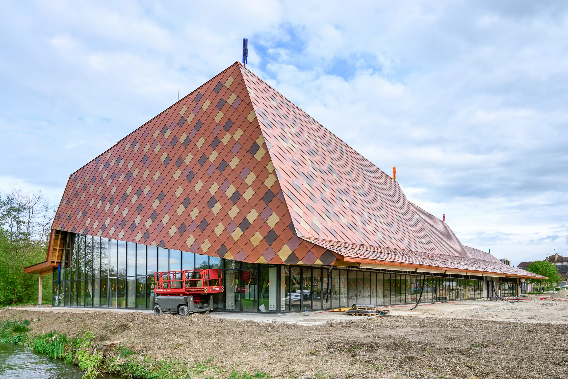 Photo de suivi de la construction de la nouvelle salle polyvalente d'Estissac, photographies d'architecture prise par Cyril Bécard