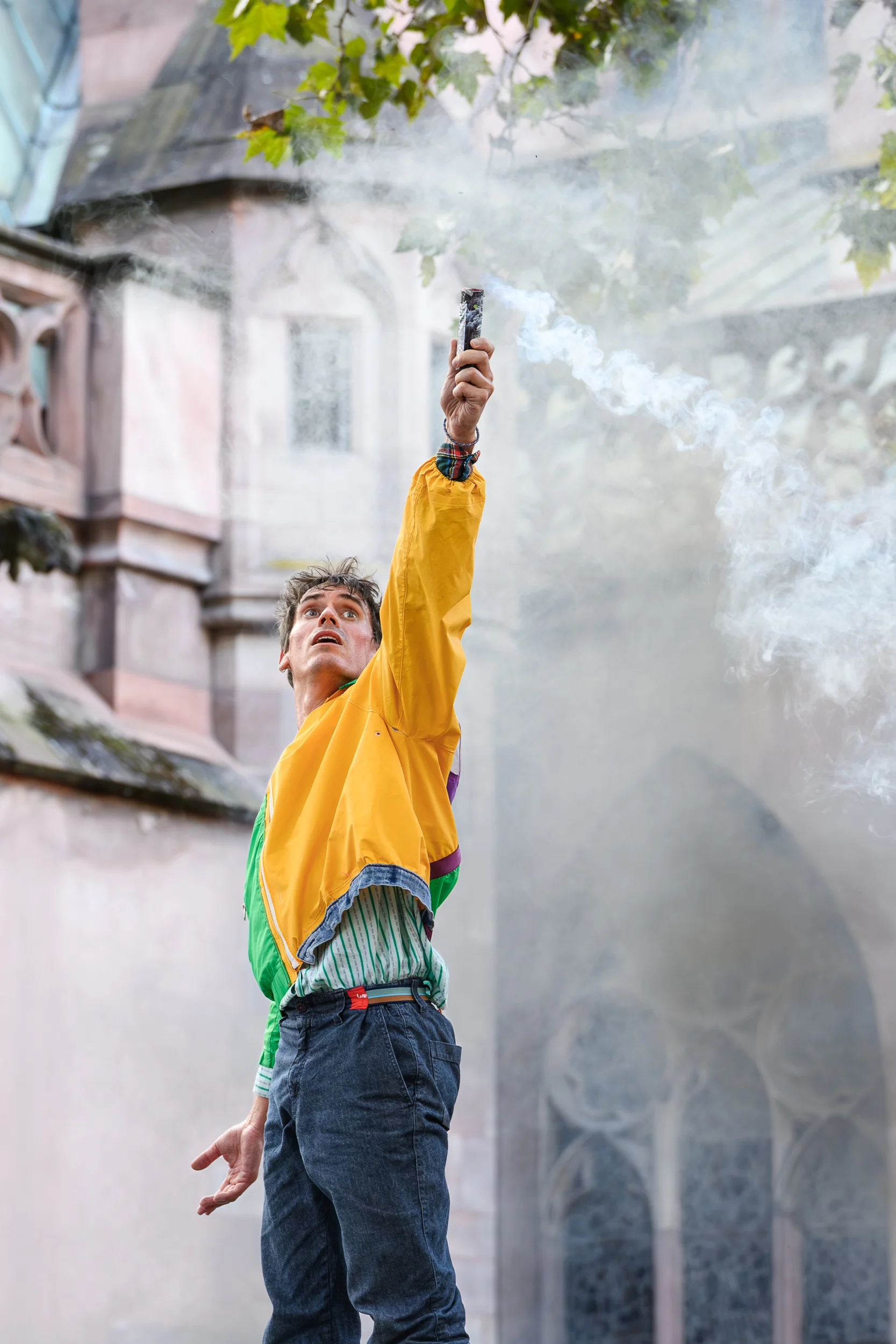 performance artistique du collectif AR au Festival des Arts de la Rue de Strasbourg en 2024 we love catastrophe