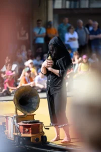 performance artistique de Double Take Cinematic Circus à Haguenau en 2024