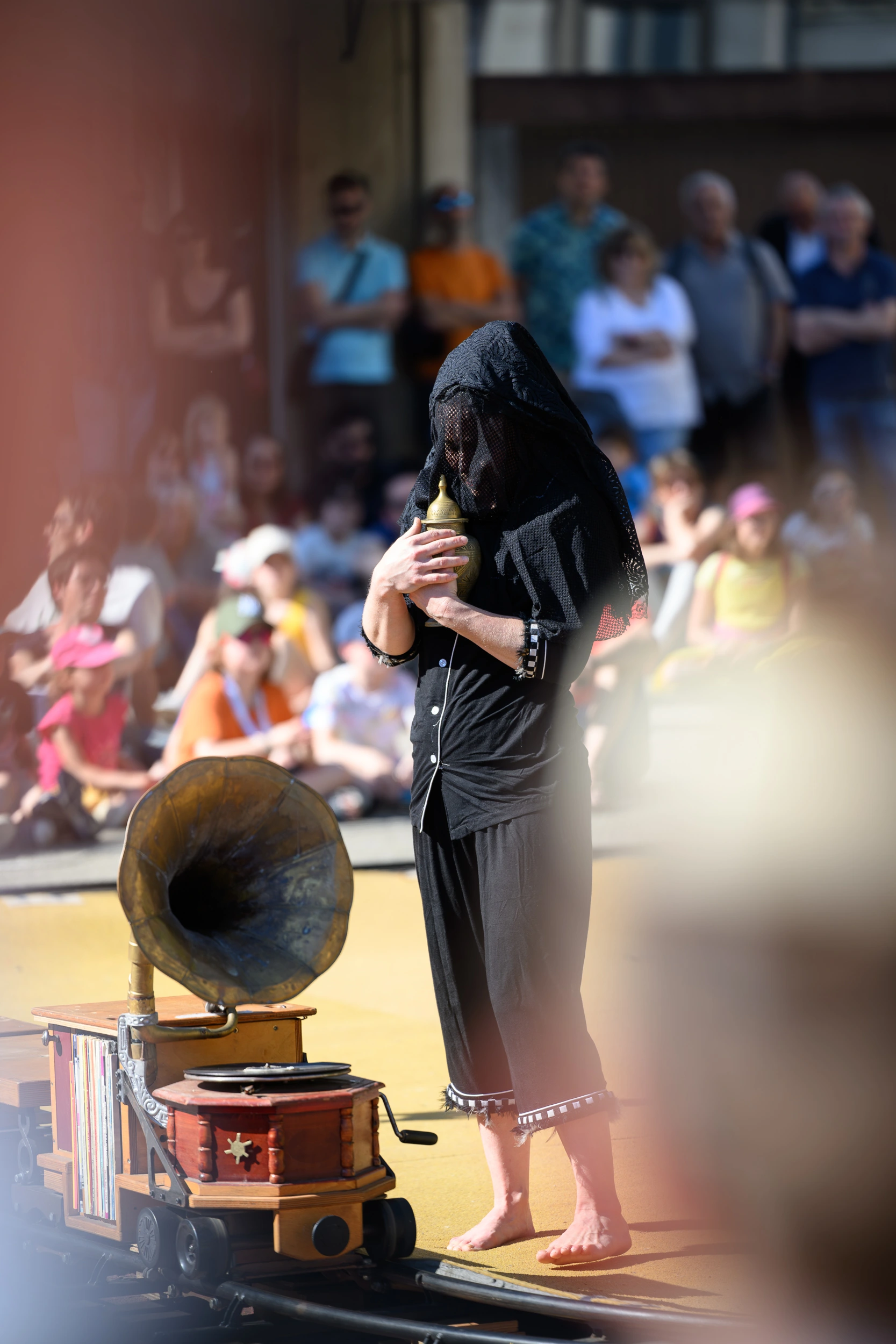 performance artistique de Double Take Cinematic Circus à Haguenau en 2024
