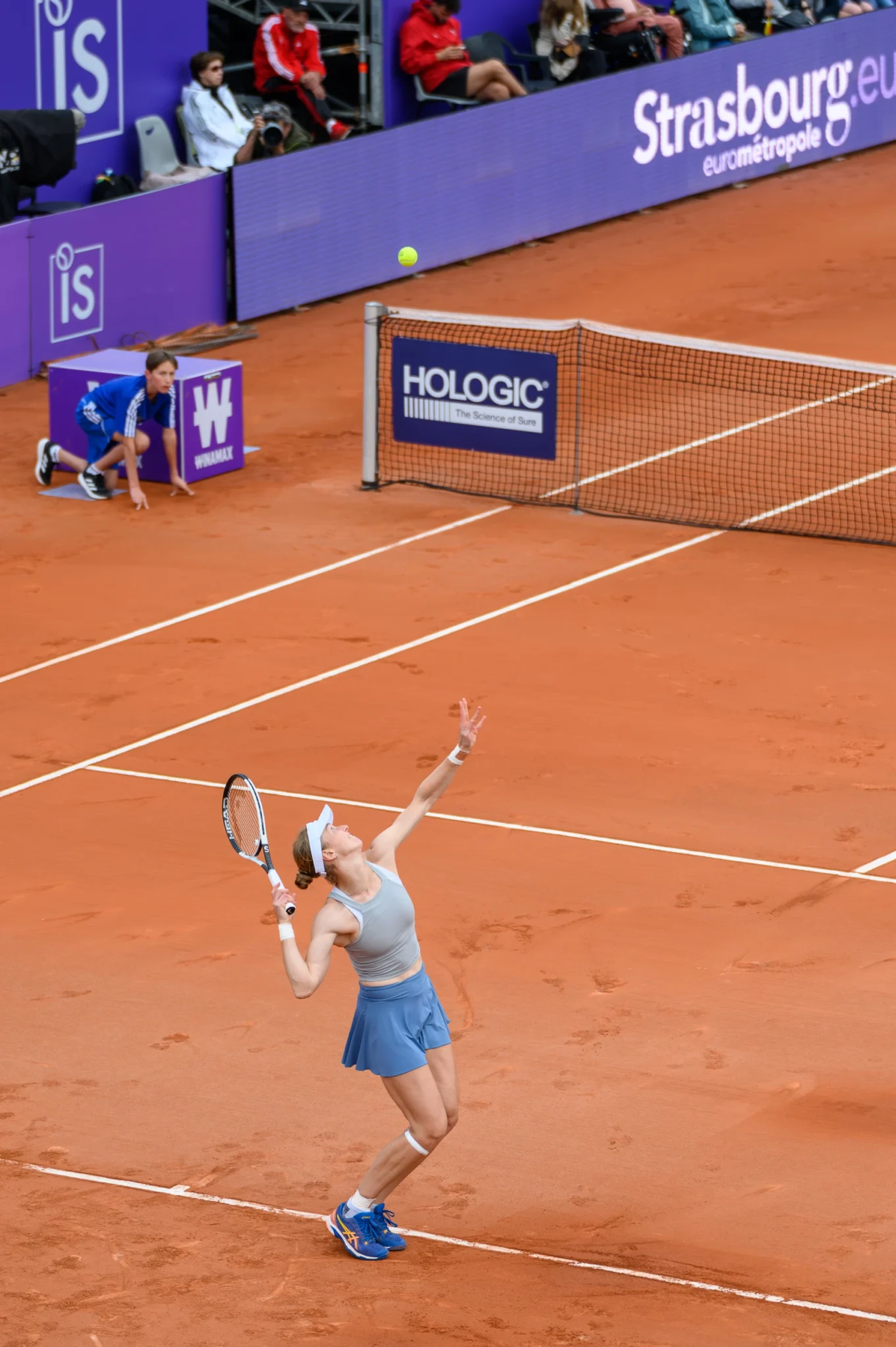 Lyuda Samsonova aux Internationaux de Strasbourg 2024 photographie de tennis prise par Cyril Bécard