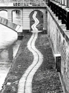 photographie chemin sinueux canal Strasbourg tirages originaux série lignes urbaines photos prise par Cyril Bécard